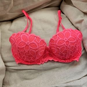 Pink vs 32C push up lace bra